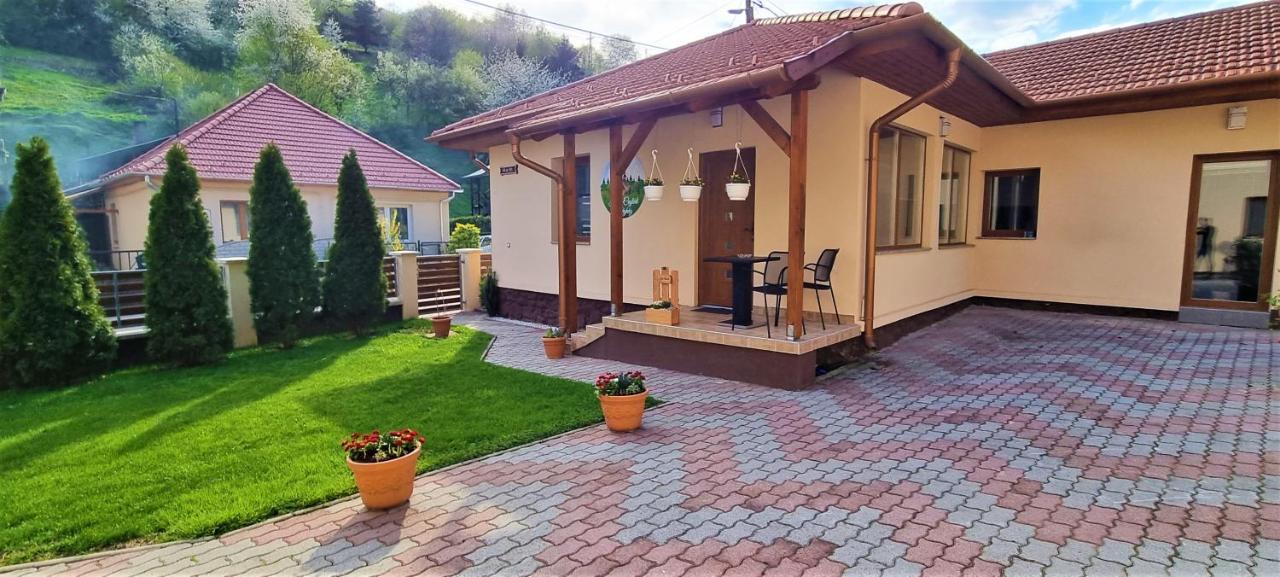 Hos-Cegledi Vendeghaz Miskolc -Oenallo Otthon, Mely Csak Az Oenoeke Экстерьер фото